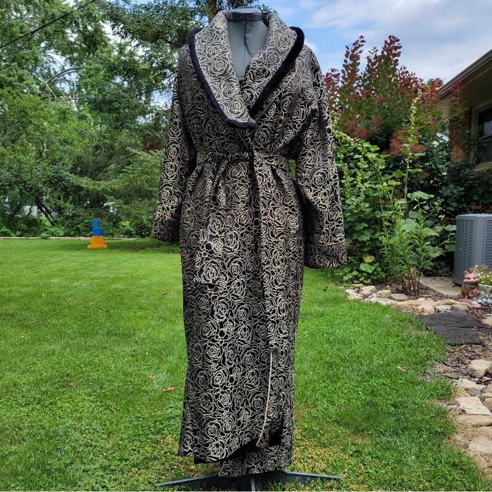 Vintage Victoria Secret Collection RARE Gold and Black Roses Robe: Size Small